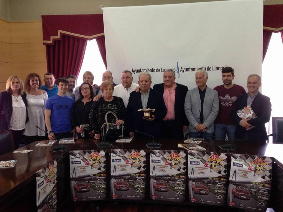 Langreo Motor Club hace entrega de su trofeo institucional a Guttrans